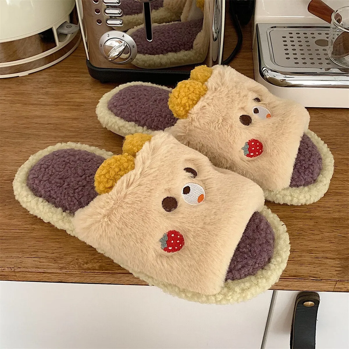 New cute couple fashion cartoon pattern bear adult autumn and winter non-slip warm indoor fluffy slippers home shoes women