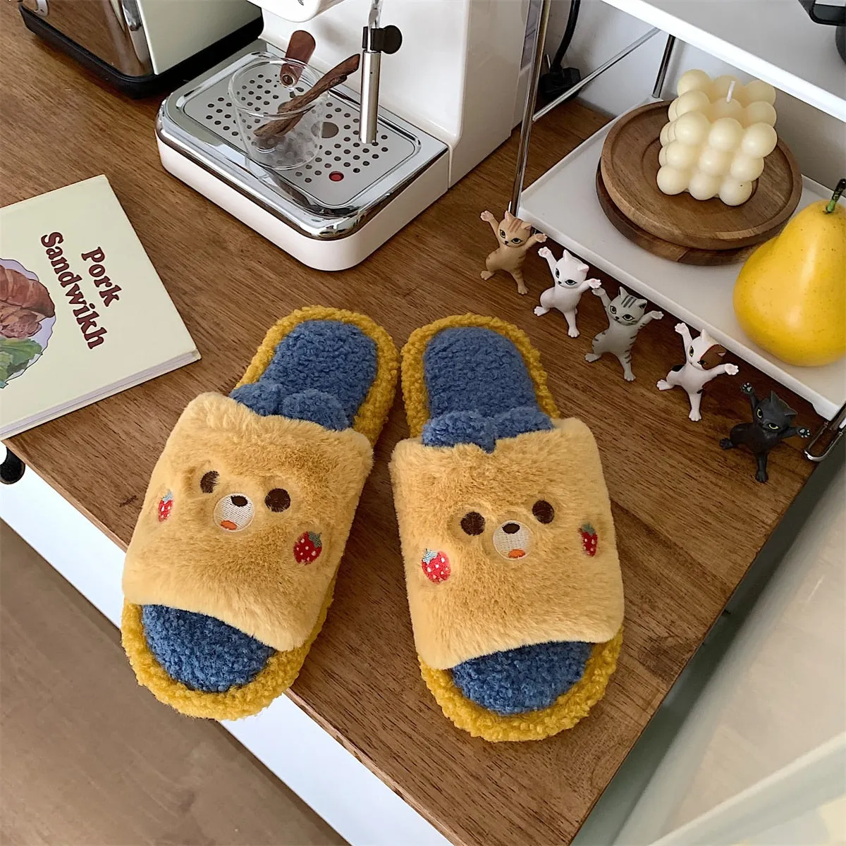New cute couple fashion cartoon pattern bear adult autumn and winter non-slip warm indoor fluffy slippers home shoes women
