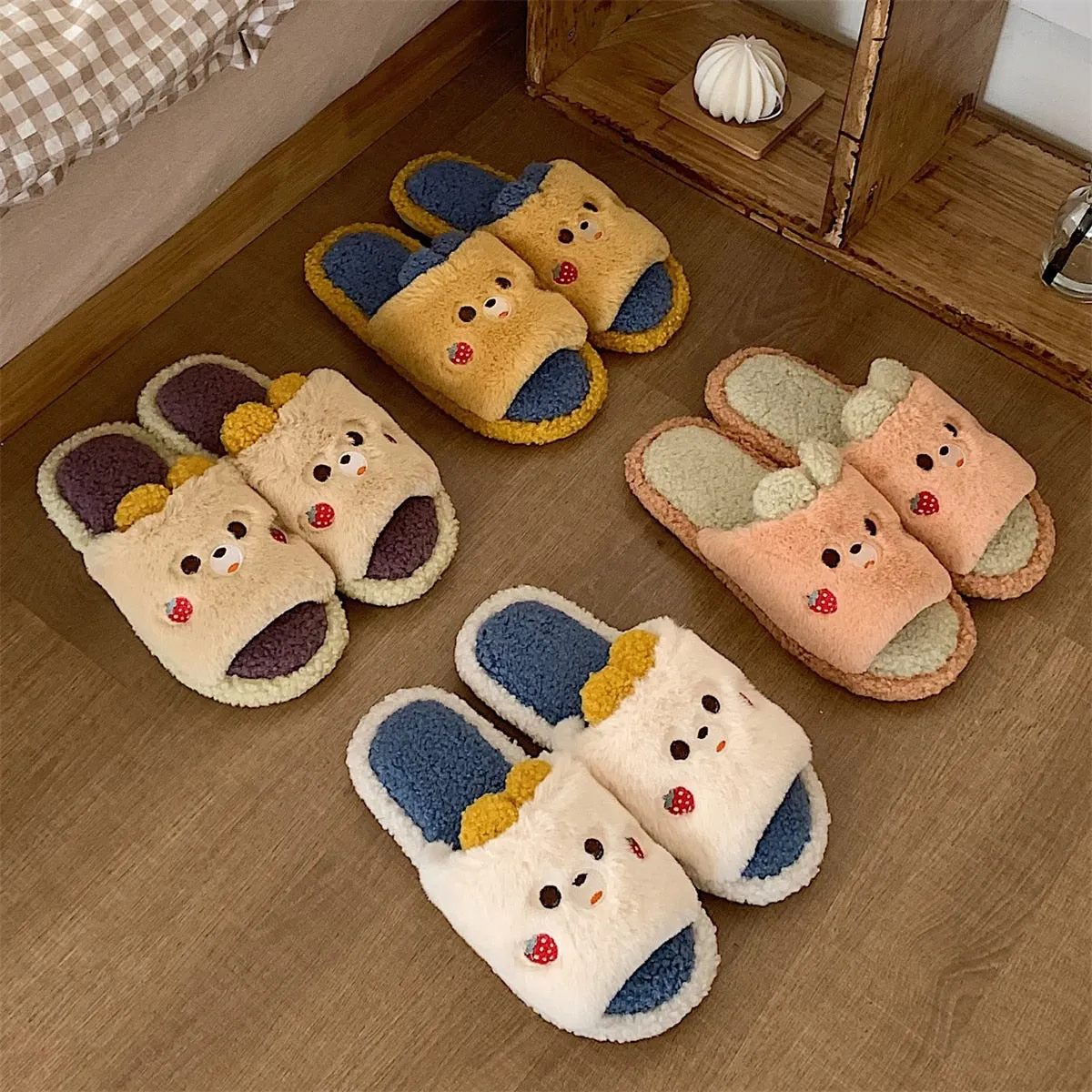 New cute couple fashion cartoon pattern bear adult autumn and winter non-slip warm indoor fluffy slippers home shoes women