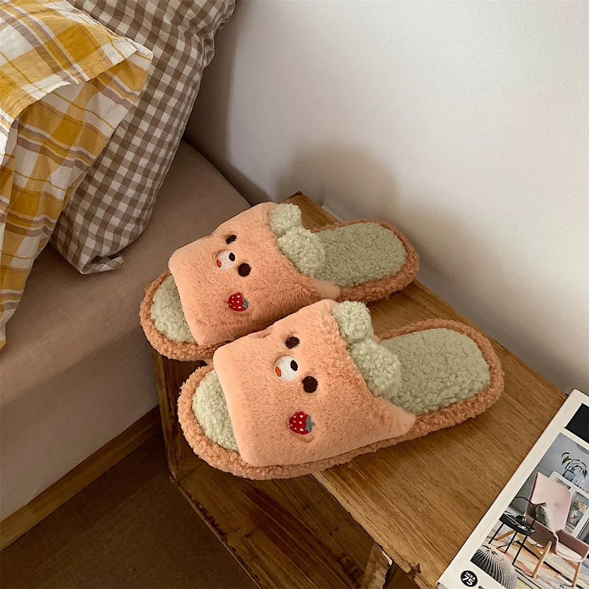New cute couple fashion cartoon pattern bear adult autumn and winter non-slip warm indoor fluffy slippers home shoes women