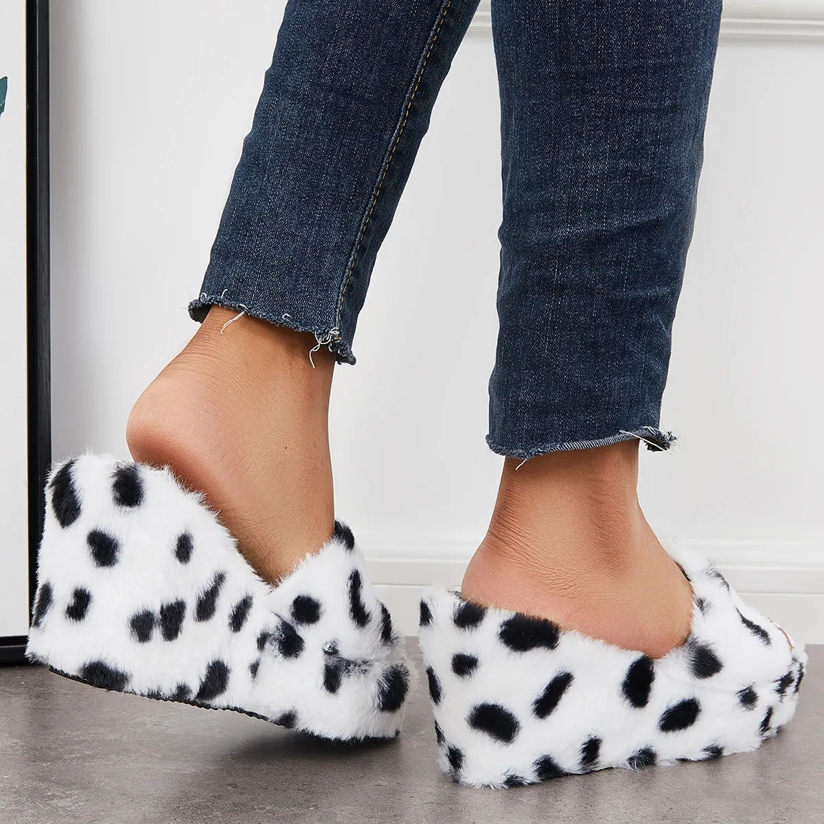 Sohiwoo Women Faux Furry Platform Wedge Slippers Fuzzy Slide Mule Sandals