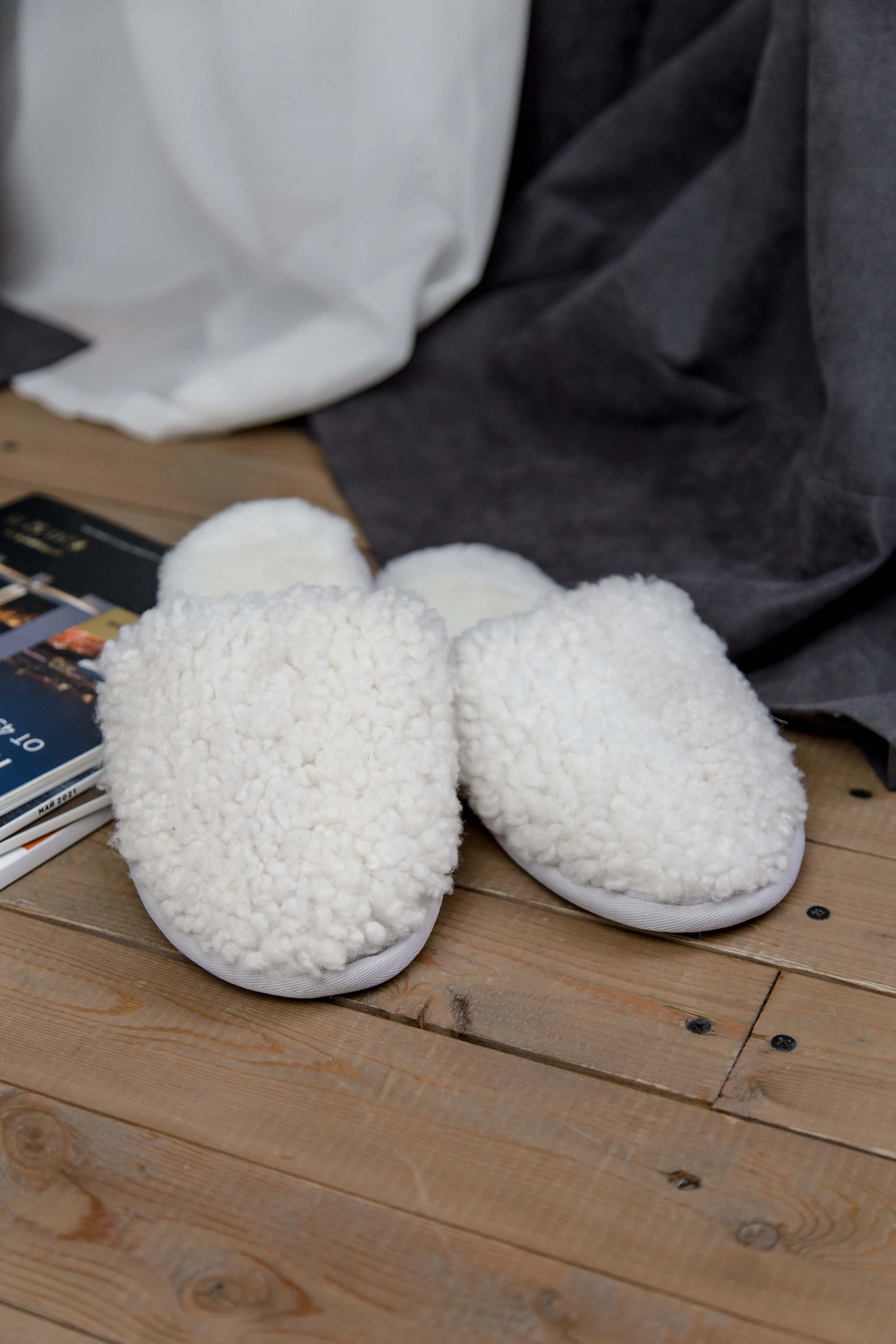 Unisex Women's Real Sheepskin Slippers in White Color with Fur Lining